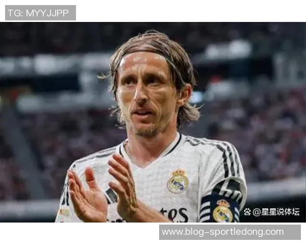 米兰发布意大利超级杯海报迈尼昂莫德里奇拉比奥特齐亮相 米兰发布意大利超级杯海报迈尼昂莫德里奇拉比奥特齐亮相